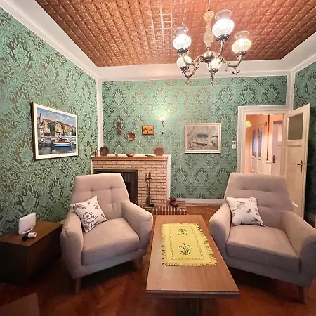 アパート Cinthia ツリクヴェニツァ